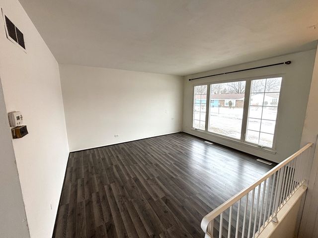 335 Shiloh Lane, Elgin, IL 60120