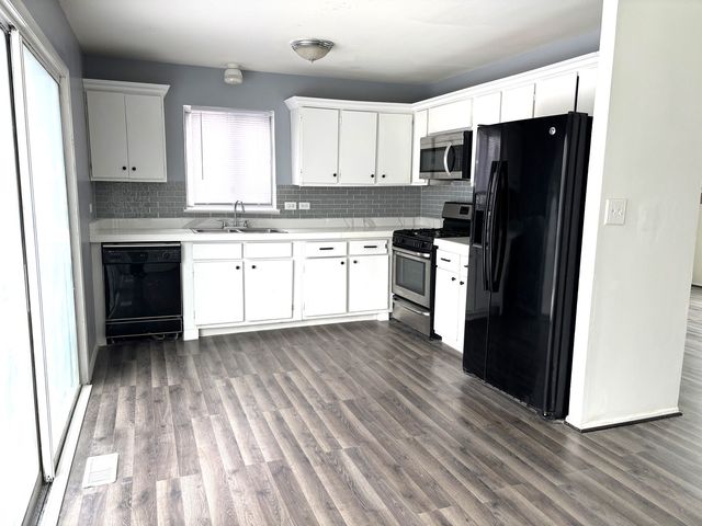 335 Shiloh Lane, Elgin, IL 60120