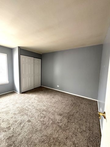 335 Shiloh Lane, Elgin, IL 60120