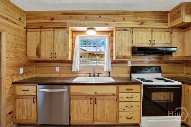 69 Lynn Drive, Garden City, GA 31408