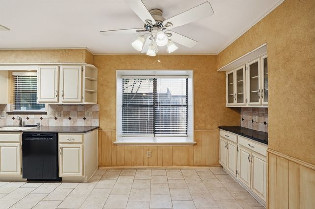 834 Meadowglen Circle, Coppell, TX 75019
