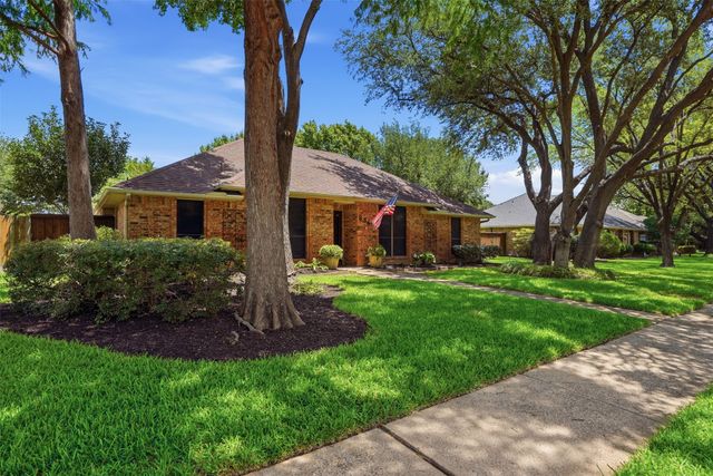 834 Meadowglen Circle, Coppell, TX 75019