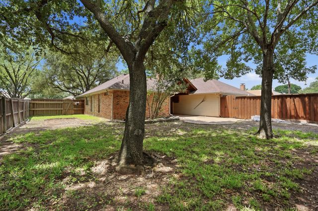 834 Meadowglen Circle, Coppell, TX 75019