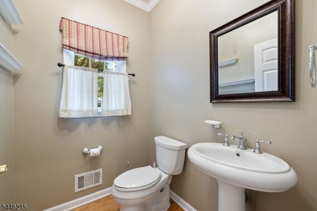 5 Sun Valley Way, Washington Twp., NJ 07853