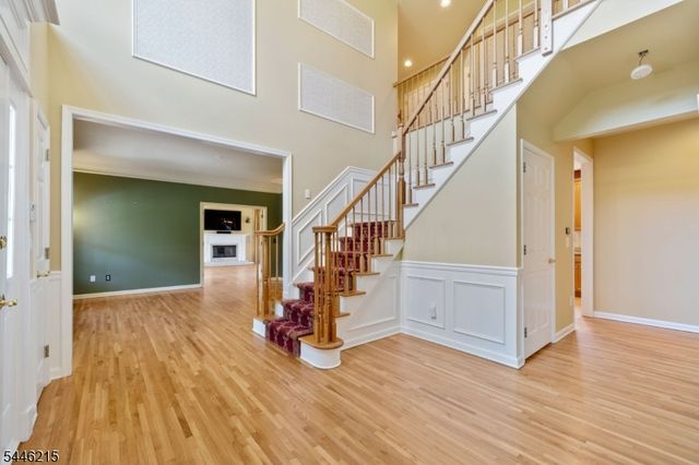 5 Sun Valley Way, Washington Twp., NJ 07853
