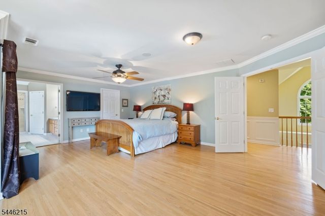 5 Sun Valley Way, Washington Twp., NJ 07853