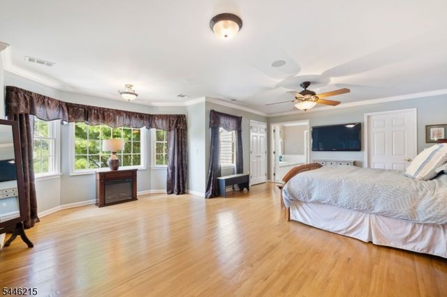5 Sun Valley Way, Washington Twp., NJ 07853