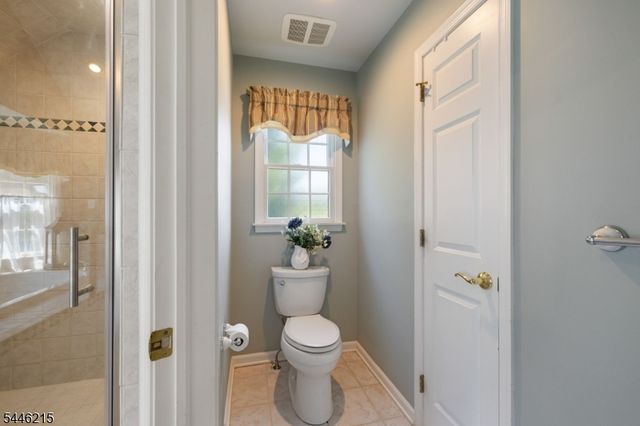 5 Sun Valley Way, Washington Twp., NJ 07853