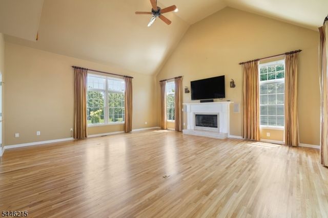 5 Sun Valley Way, Washington Twp., NJ 07853