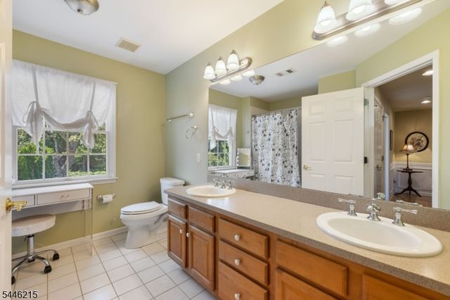 5 Sun Valley Way, Washington Twp., NJ 07853