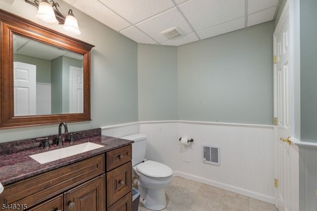 5 Sun Valley Way, Washington Twp., NJ 07853