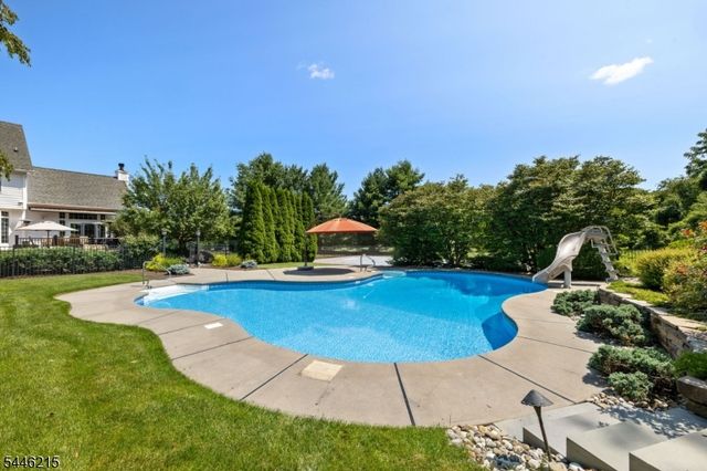 5 Sun Valley Way, Washington Twp., NJ 07853