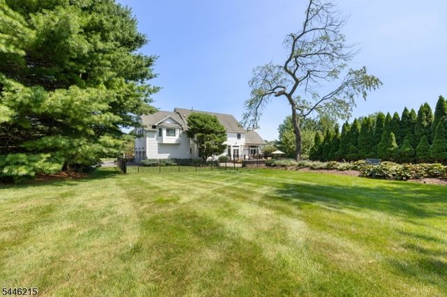 5 Sun Valley Way, Washington Twp., NJ 07853