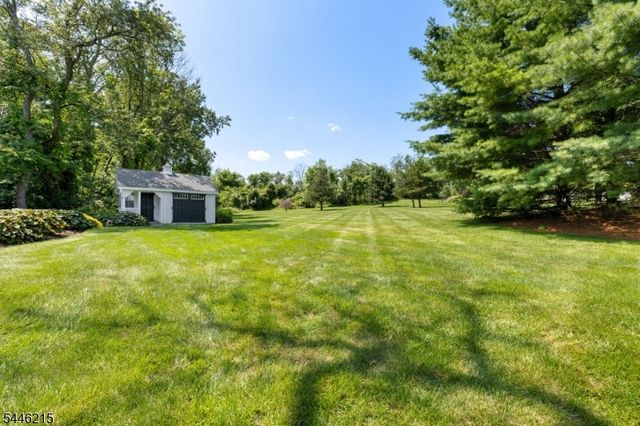 5 Sun Valley Way, Washington Twp., NJ 07853