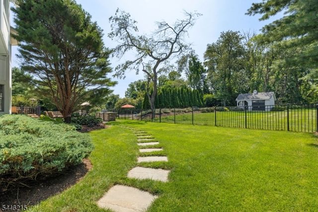 5 Sun Valley Way, Washington Twp., NJ 07853