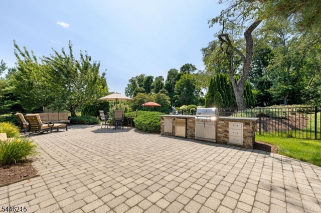 5 Sun Valley Way, Washington Twp., NJ 07853
