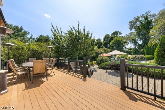 5 Sun Valley Way, Washington Twp., NJ 07853