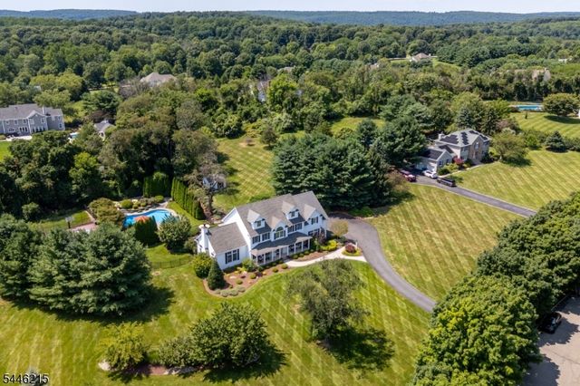 5 Sun Valley Way, Washington Twp., NJ 07853