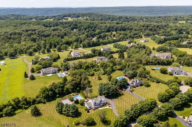 5 Sun Valley Way, Washington Twp., NJ 07853