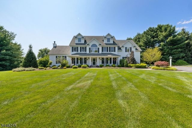 5 Sun Valley Way, Washington Twp., NJ 07853