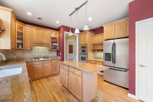5 Sun Valley Way, Washington Twp., NJ 07853
