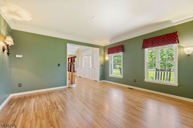 5 Sun Valley Way, Washington Twp., NJ 07853