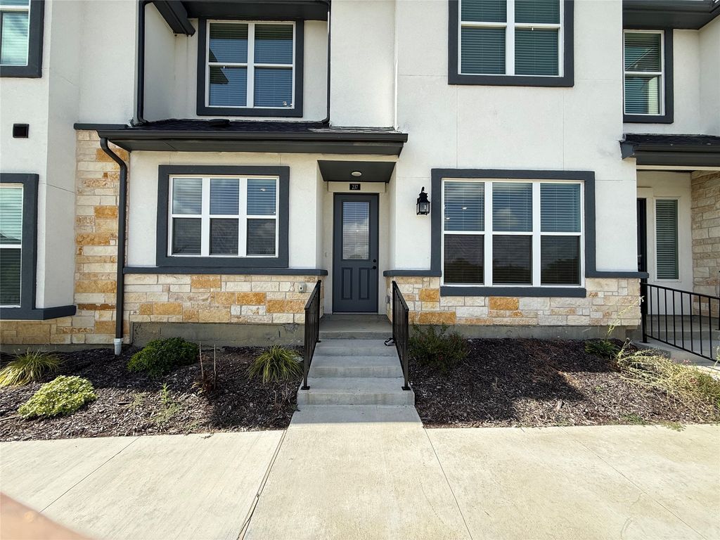 237 Mule Deer Mews, Frisco, TX 75068