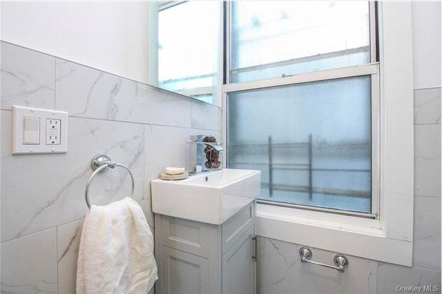3088 Heath Avenue, Bronx, NY 10463