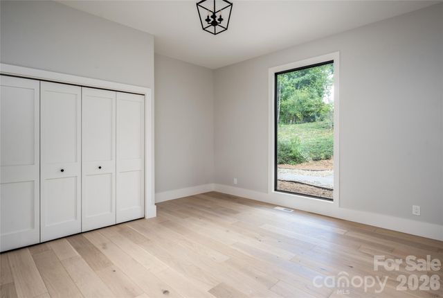 5 Meadow Ridge Drive, Asheville, NC 28804