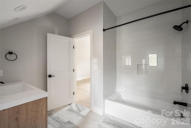 5 Meadow Ridge Drive, Asheville, NC 28804