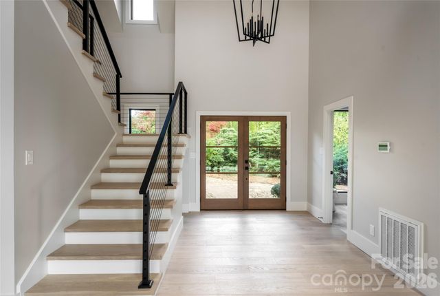 5 Meadow Ridge Drive, Asheville, NC 28804