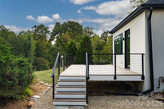 5 Meadow Ridge Drive, Asheville, NC 28804