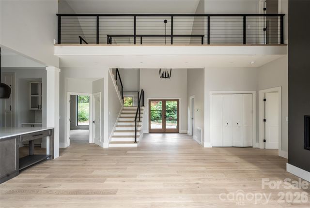 5 Meadow Ridge Drive, Asheville, NC 28804