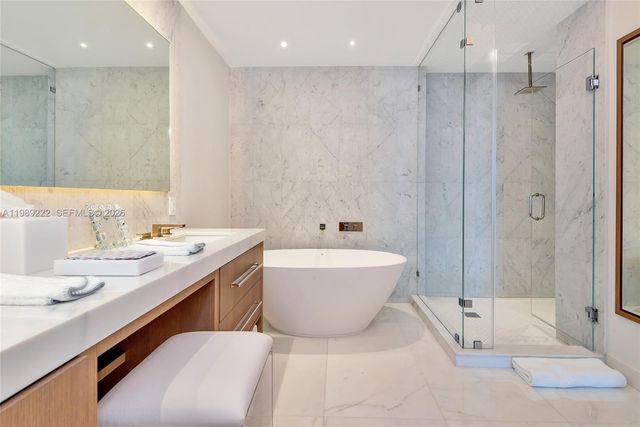 100 S Pointe Dr 708, Miami Beach, FL 33139