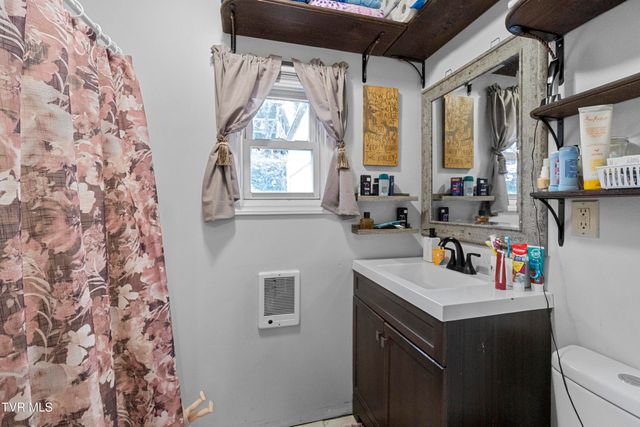 329 Hillcrest Street, Rogersville, TN 37857