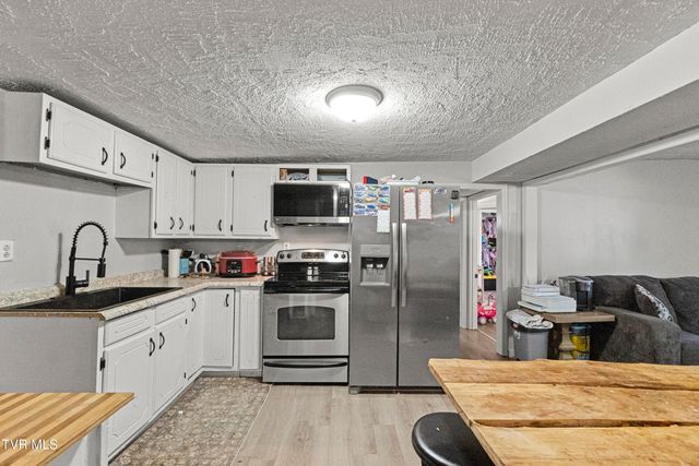 329 Hillcrest Street, Rogersville, TN 37857