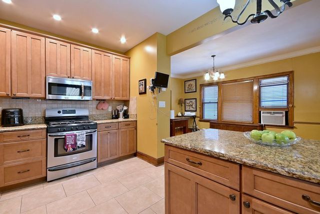 5411 W Thomas Street, Chicago, IL 60651