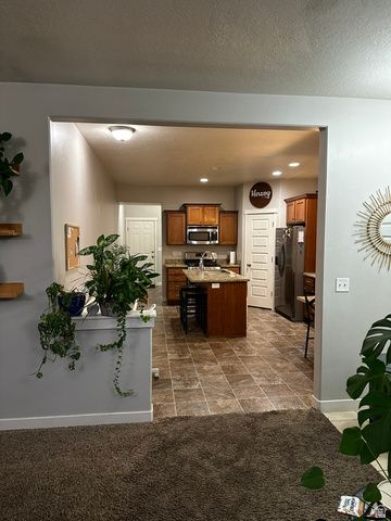 1105 N STILLWATER DR, Farmington, UT 84025