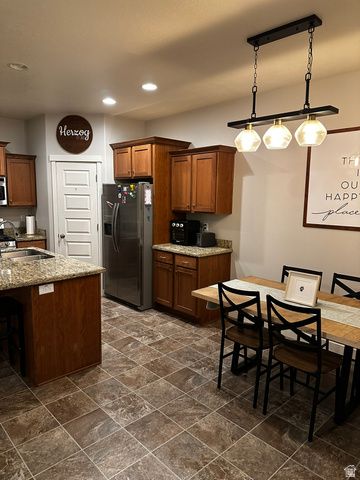 1105 N STILLWATER DR, Farmington, UT 84025
