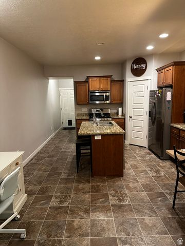 1105 N STILLWATER DR, Farmington, UT 84025