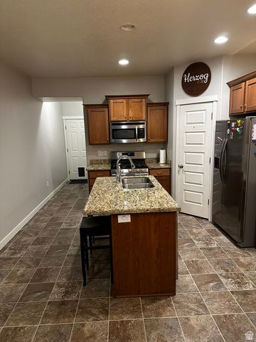 1105 N STILLWATER DR, Farmington, UT 84025