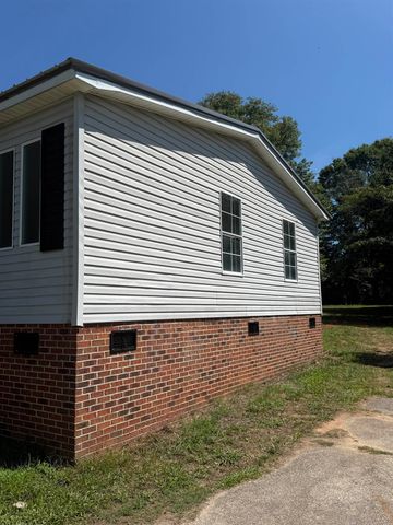 2011 Ballenger Road, Wellford, SC 29385