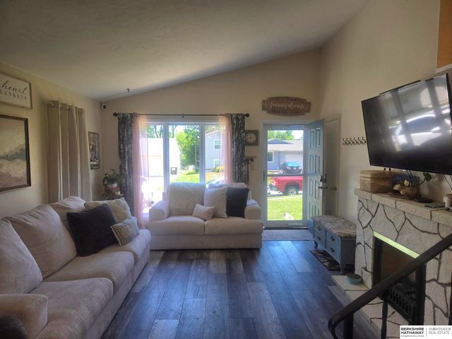 920 PLEASANT Drive, Plattsmouth, NE 68048