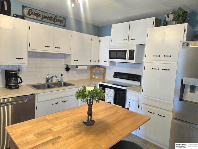 920 PLEASANT Drive, Plattsmouth, NE 68048