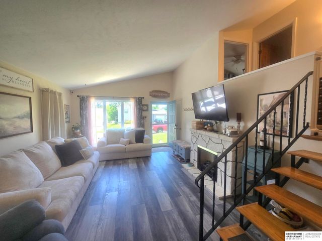 920 PLEASANT Drive, Plattsmouth, NE 68048