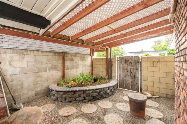 5615 N Rockvale, Azusa, CA 91702