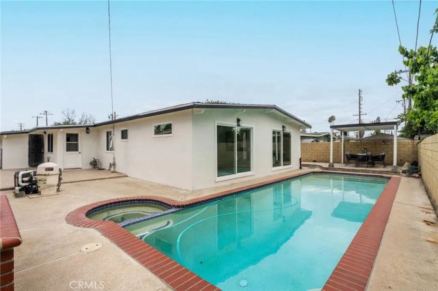 5615 N Rockvale, Azusa, CA 91702