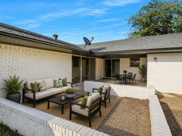 1400 Crescent Drive, Sherman, TX 75092
