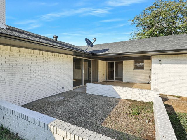 1400 Crescent Drive, Sherman, TX 75092