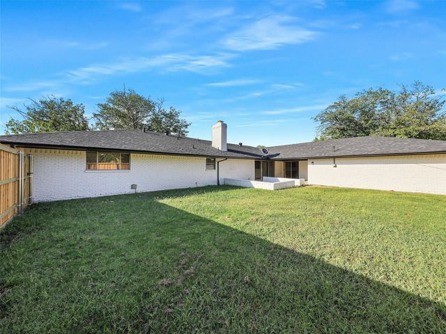 1400 Crescent Drive, Sherman, TX 75092